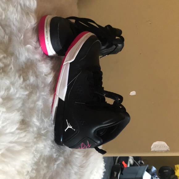 Old basketball shoes to small - Picture 2 of 3